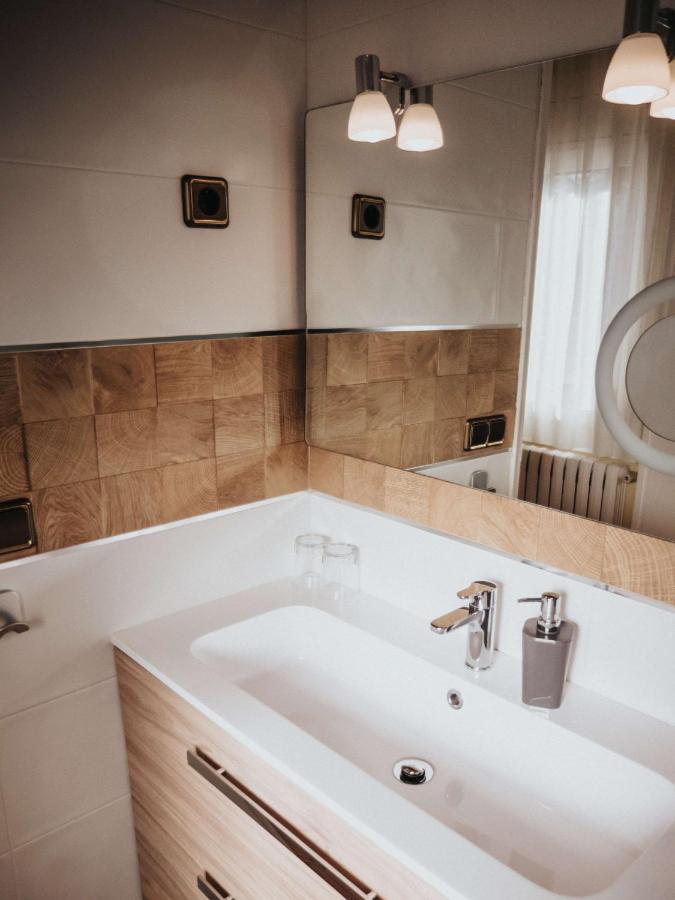 Hostal Les Fonts Castellar De N'Hug Bagian luar foto