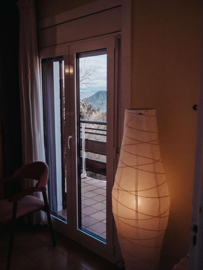 Hostal Les Fonts Castellar De N'Hug Bagian luar foto