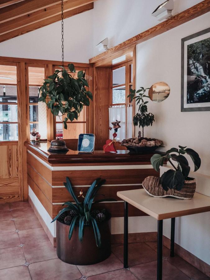 Hostal Les Fonts Castellar De N'Hug Bagian luar foto