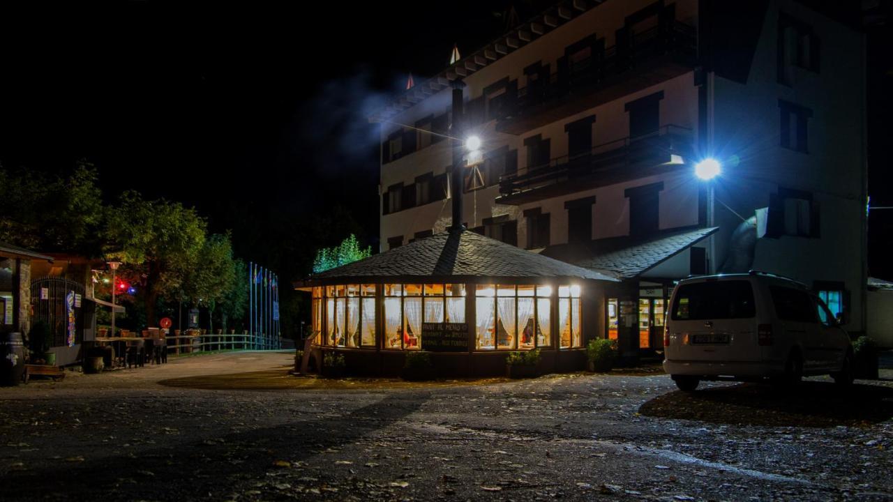 Hostal Les Fonts Castellar De N'Hug Bagian luar foto