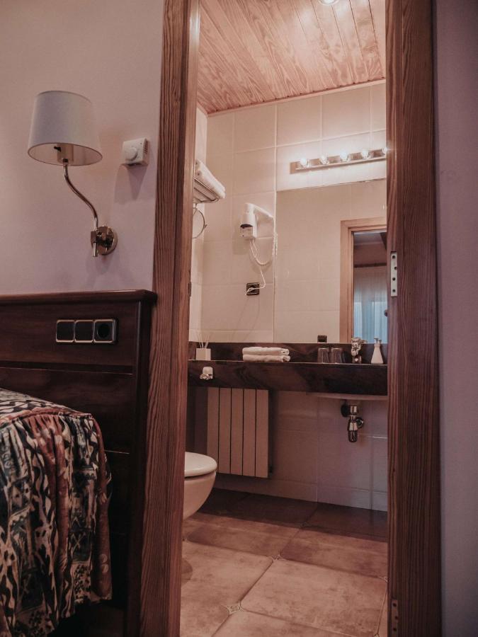 Hostal Les Fonts Castellar De N'Hug Bagian luar foto