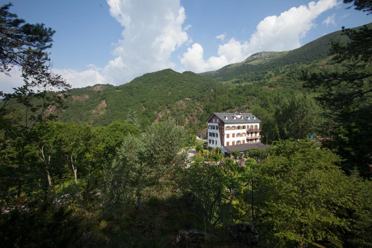 Hostal Les Fonts Castellar De N'Hug Bagian luar foto